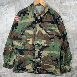 US Army woodland camo jacket with USA flag patch men's size medium long